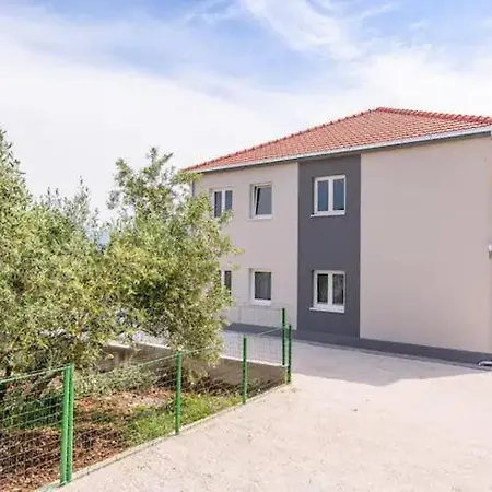 Rozarija טרוגיר