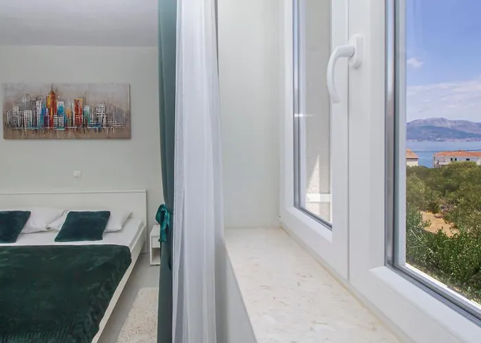 Rozarija Вилла Трогир