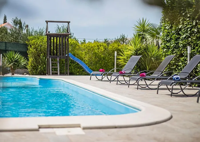 Rozarija Вилла Трогир