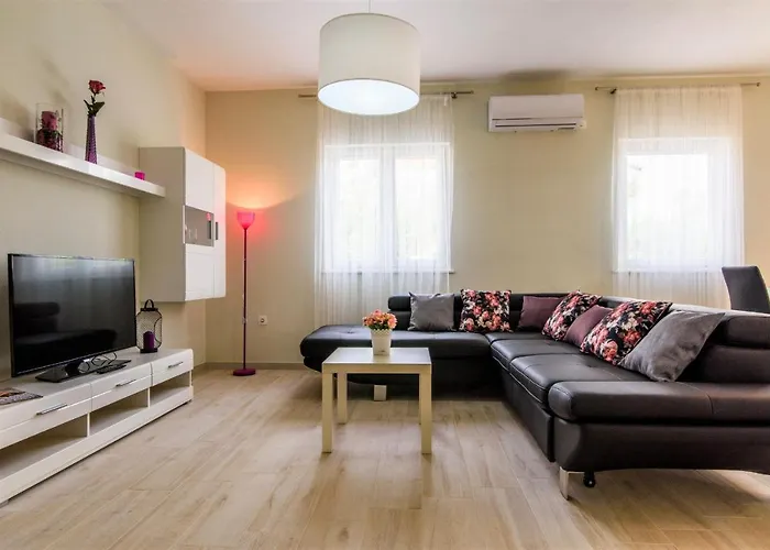 Rozarija Вилла Трогир