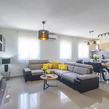 Rozarija 트로기르