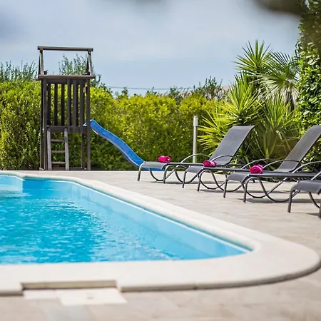 Rozarija 빌라 트로기르